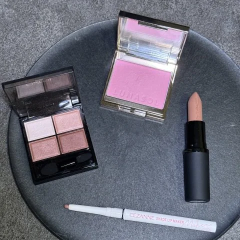 春コスメ　ポイントメイク