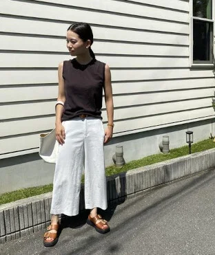 前後2WAYすっきり見えノースリーブニット　コーデ