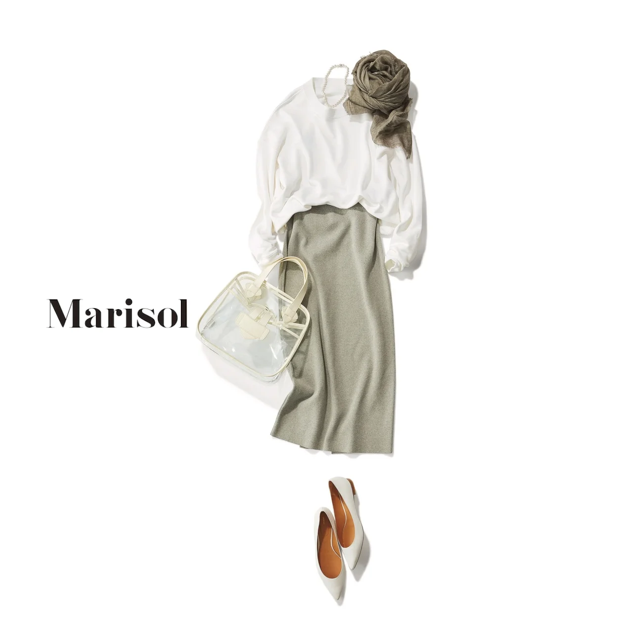 40代ファッション 白スウェット×グレータイトスカートコーデ