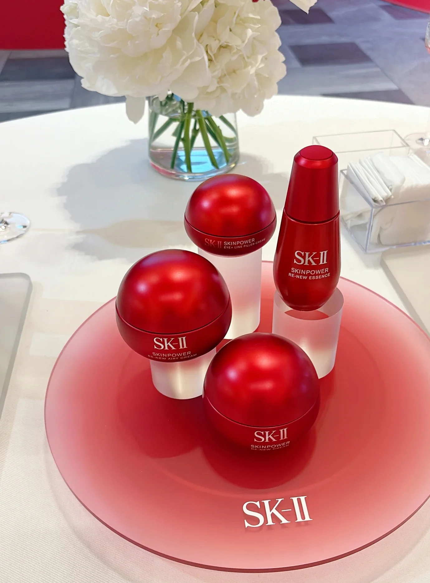 スキンパワー リニュー エッセンス　30mL ￥18150、75mL ￥35750（価格は編集部調べ）／SK-II　おすすめ　ハリケア　2025　ベストコスメ