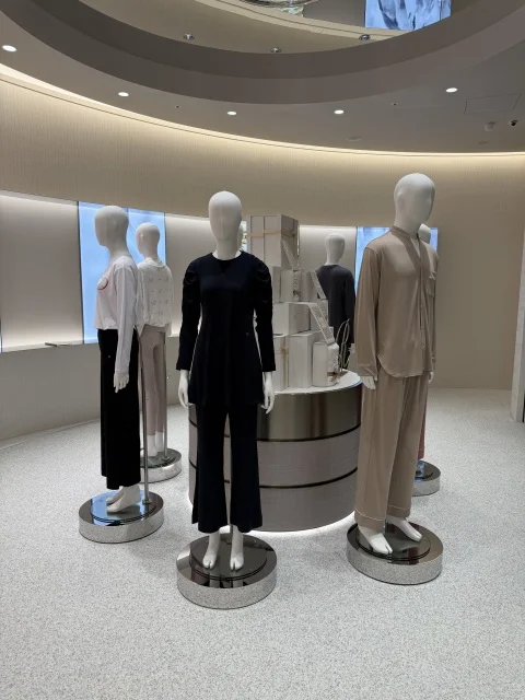 今年はホームケアに投資する！　Rifa初・EMS搭載の「リファカラットリフト」体験レポート_1_5-1