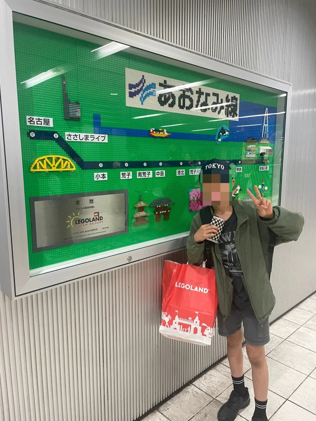レゴで作られたあおなみ線案内図
