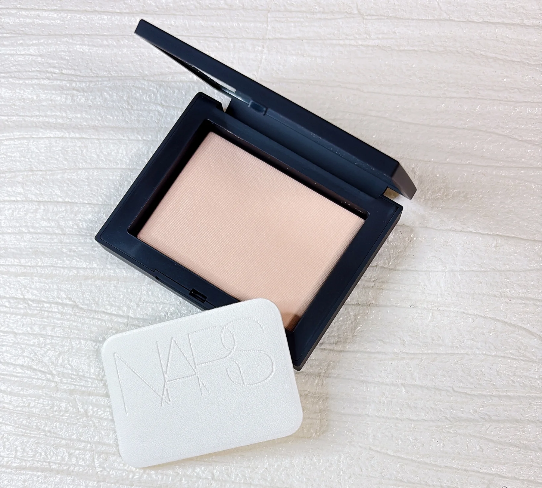 NARS ライトリフレクティング セッティング パウダー プレスト N 新1色（05555） ￥6490／NARS JAPAN＜２月13日（金）発売＞　新色　リフ粉
