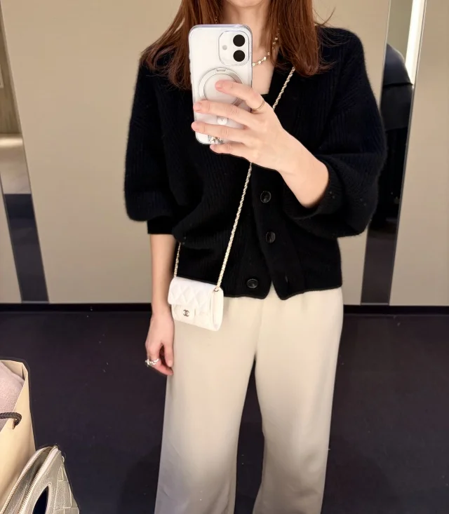 冬の白が映える、CHANELミニポシェット_1_5