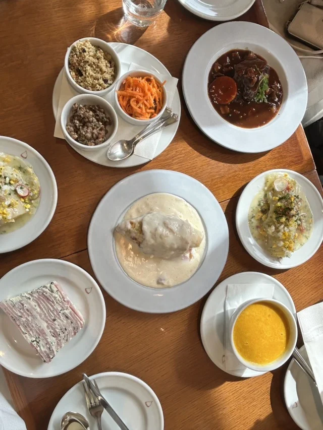 フランスの街角のようなお店「AU BON VIEUX TEMPS」でランチ