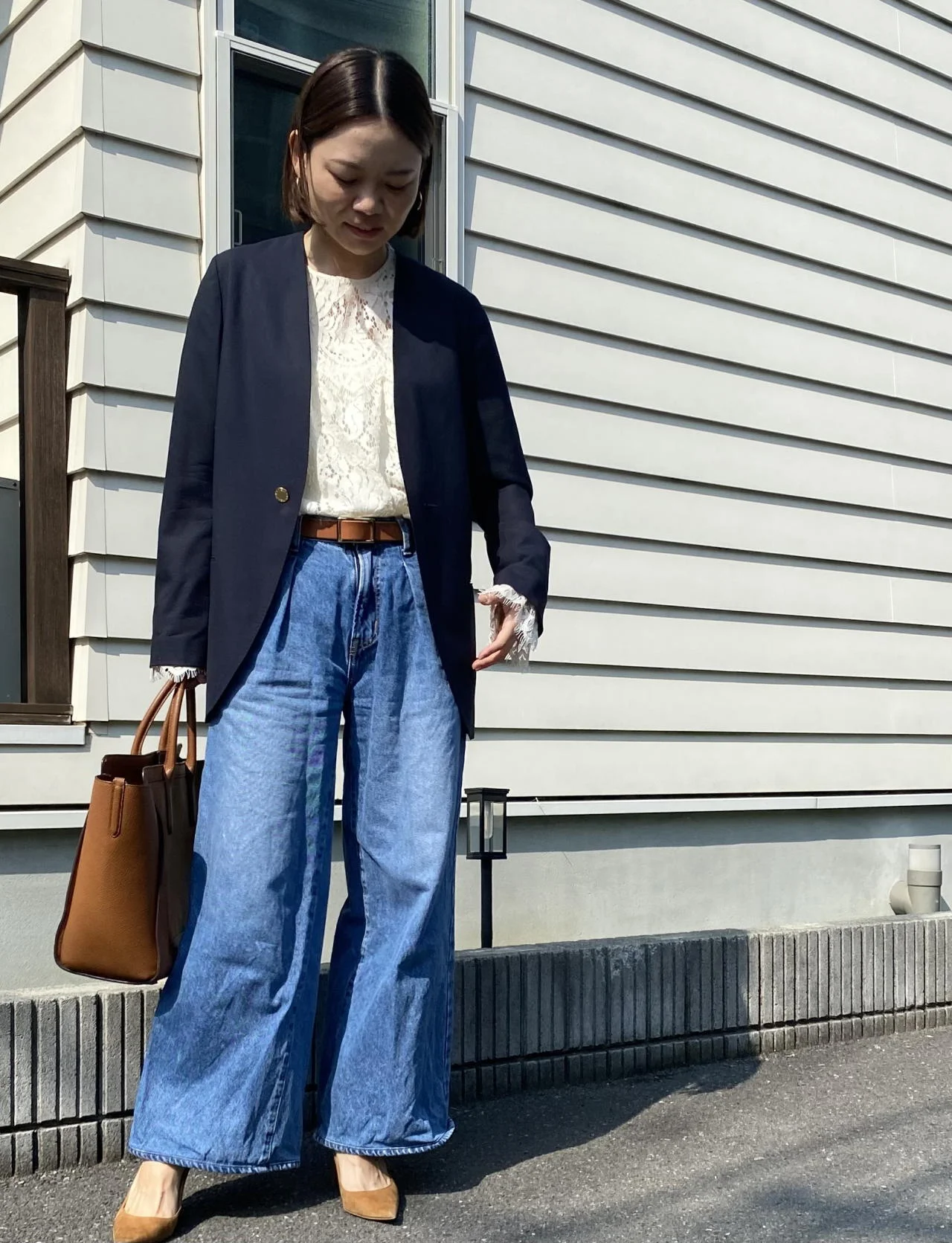 エムセブンデイズ 大人レースブラウス　デニムとジャケットのコーデ