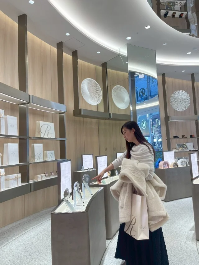 今年はホームケアに投資する！　Rifa初・EMS搭載の「リファカラットリフト」体験レポート_1_7-1