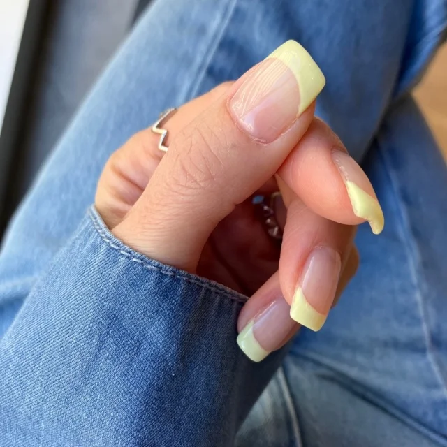 【春ネイル】デニムにも似合う！パステルイエローフレンチで春を先取り_1_3-1
