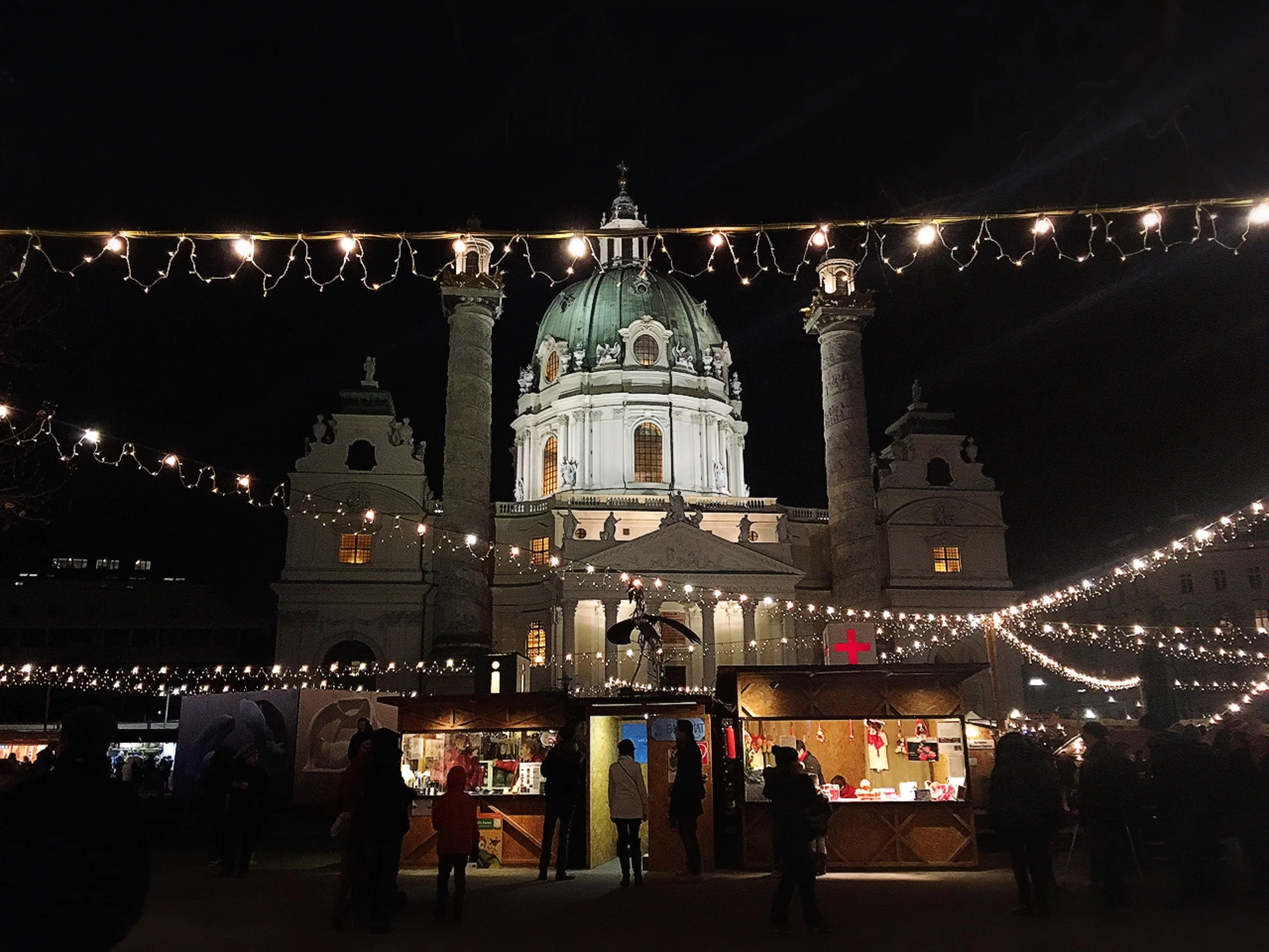 ウィーンのカールス教会のクリスマスマーケット_1_3