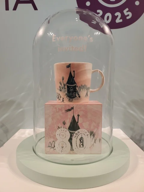 フィンランド大使館で発表されたムーミンアラビア30周年記念コレクション_1_9