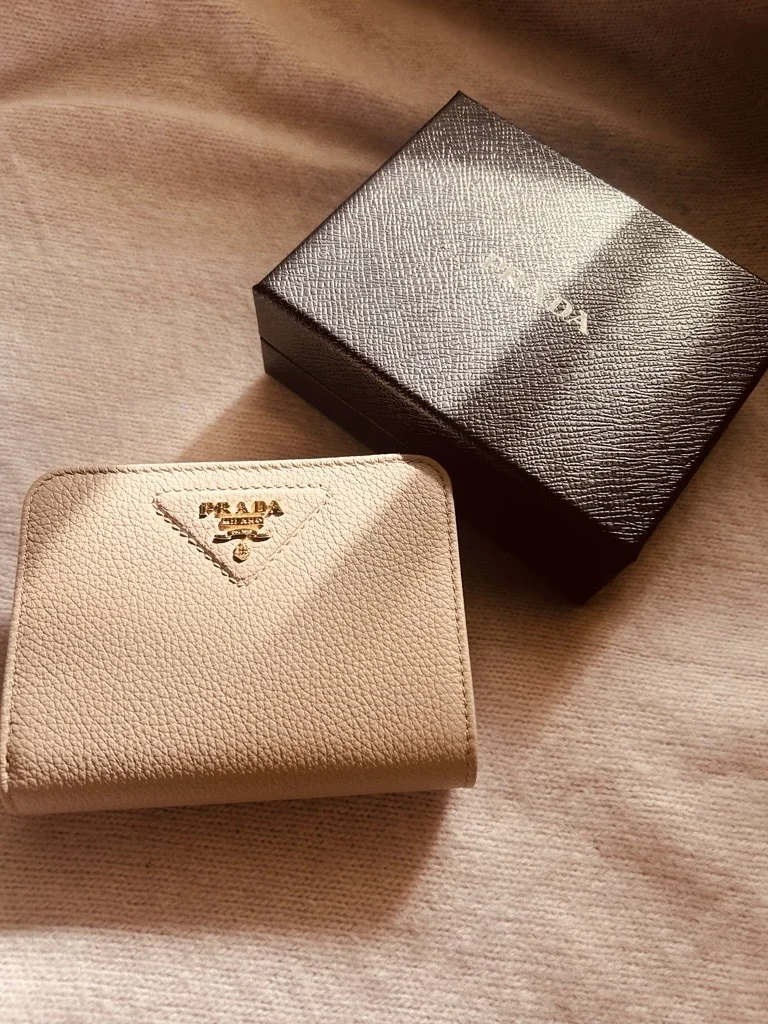 プラダ　財布