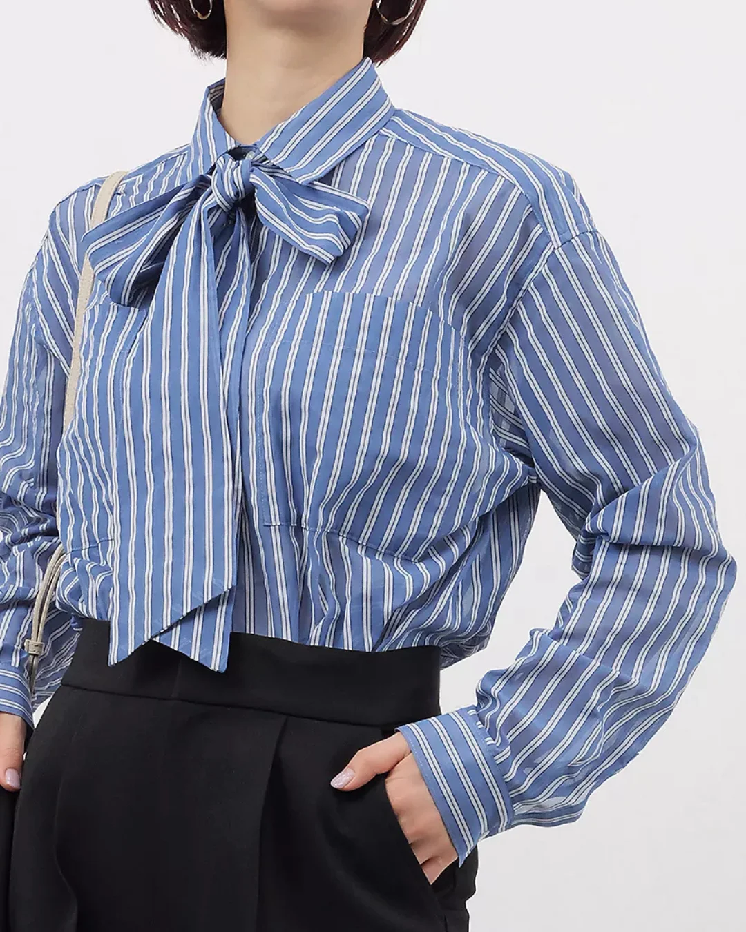 M7days
【加藤かすみさんコラボ】【洗える】透けストライプボウタイ付きシャツ