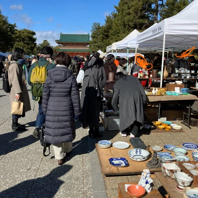 京都・岡崎公園の蚤の市で世界の古き良きものに出会う_1_1-2