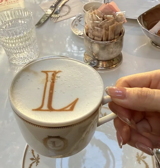 パリ旅行②｜ラデュレ シャンゼリゼ店が別世界…！パリ最大旗艦店で朝食を_1_5-1