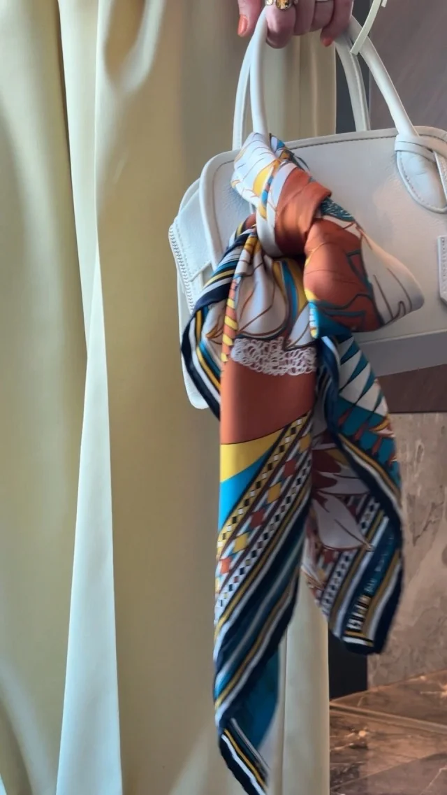 スカーフでアクセント