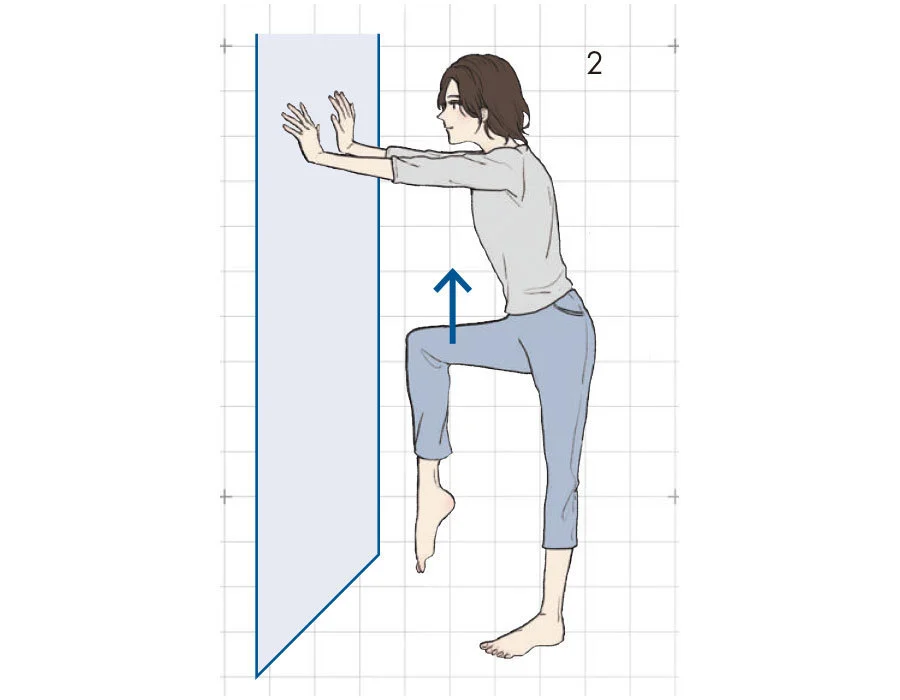 2.右脚を曲げ、膝が直角になる高さまで引き上げる。