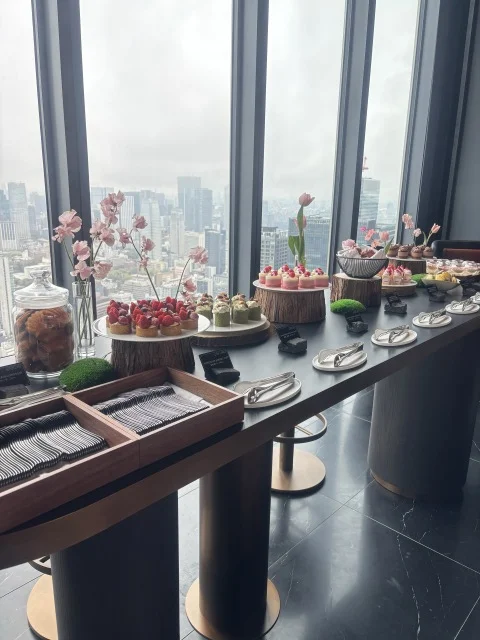 景色もさることながら、スイーツに心奪われます