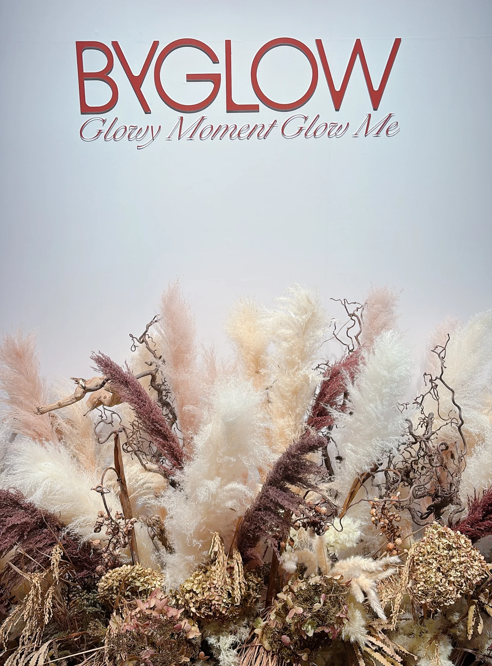 2025 新作コスメ　ByGLOW サプリメント　エントランスのディスプレイ