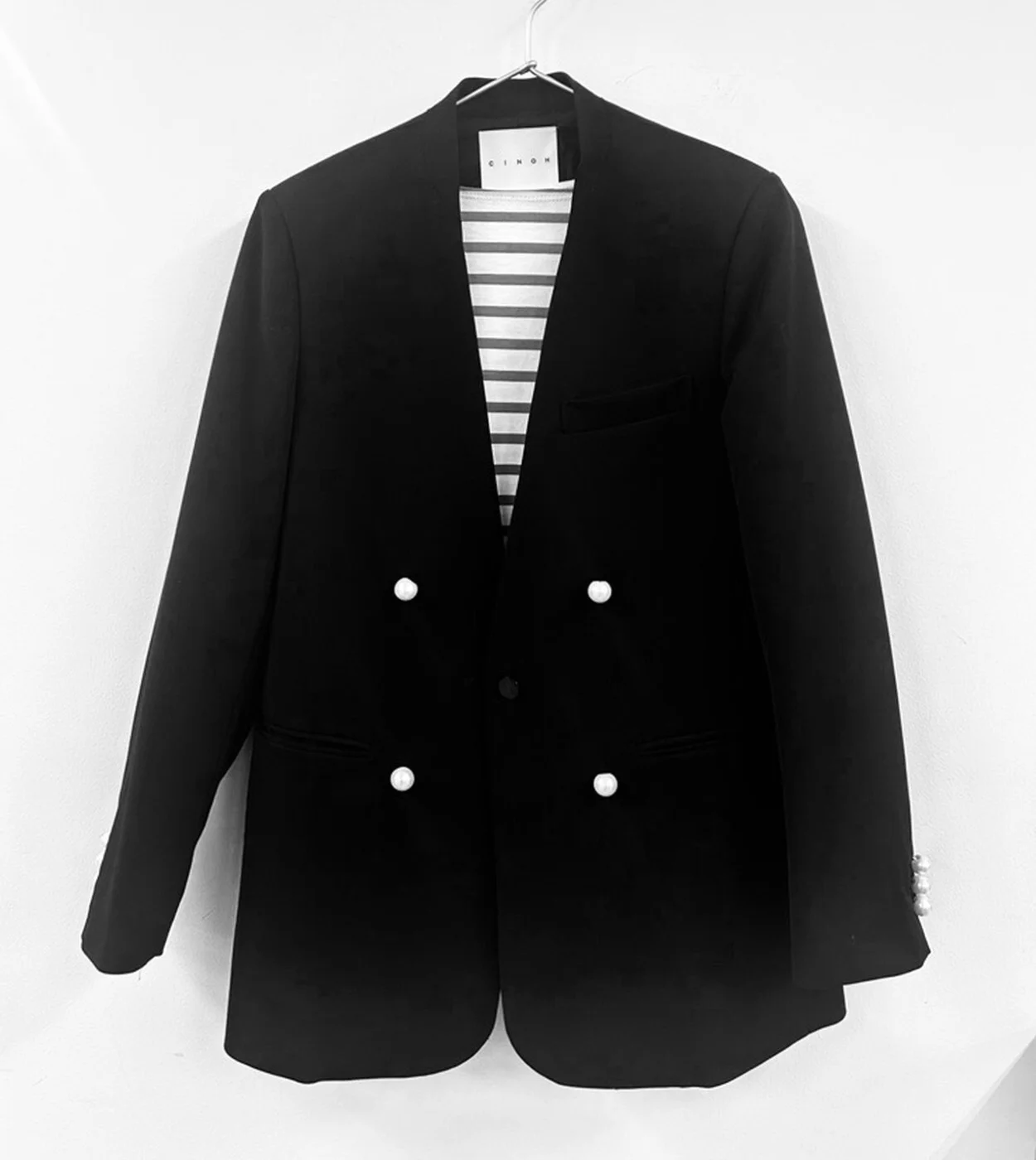 CINOHのパールボタンジャケット 　ボータートップスとのコーデ