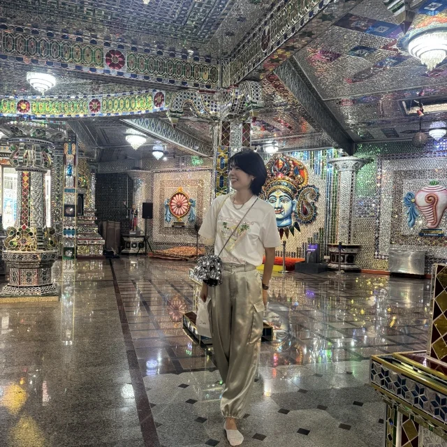 マレーシアのガラス寺院