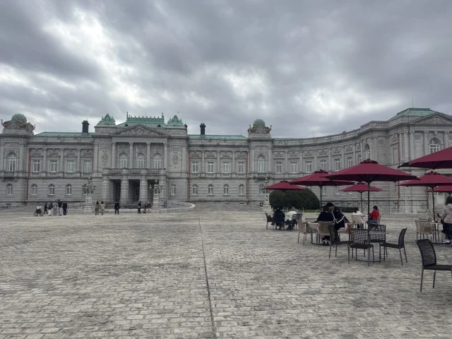 迎賓館前のお庭。