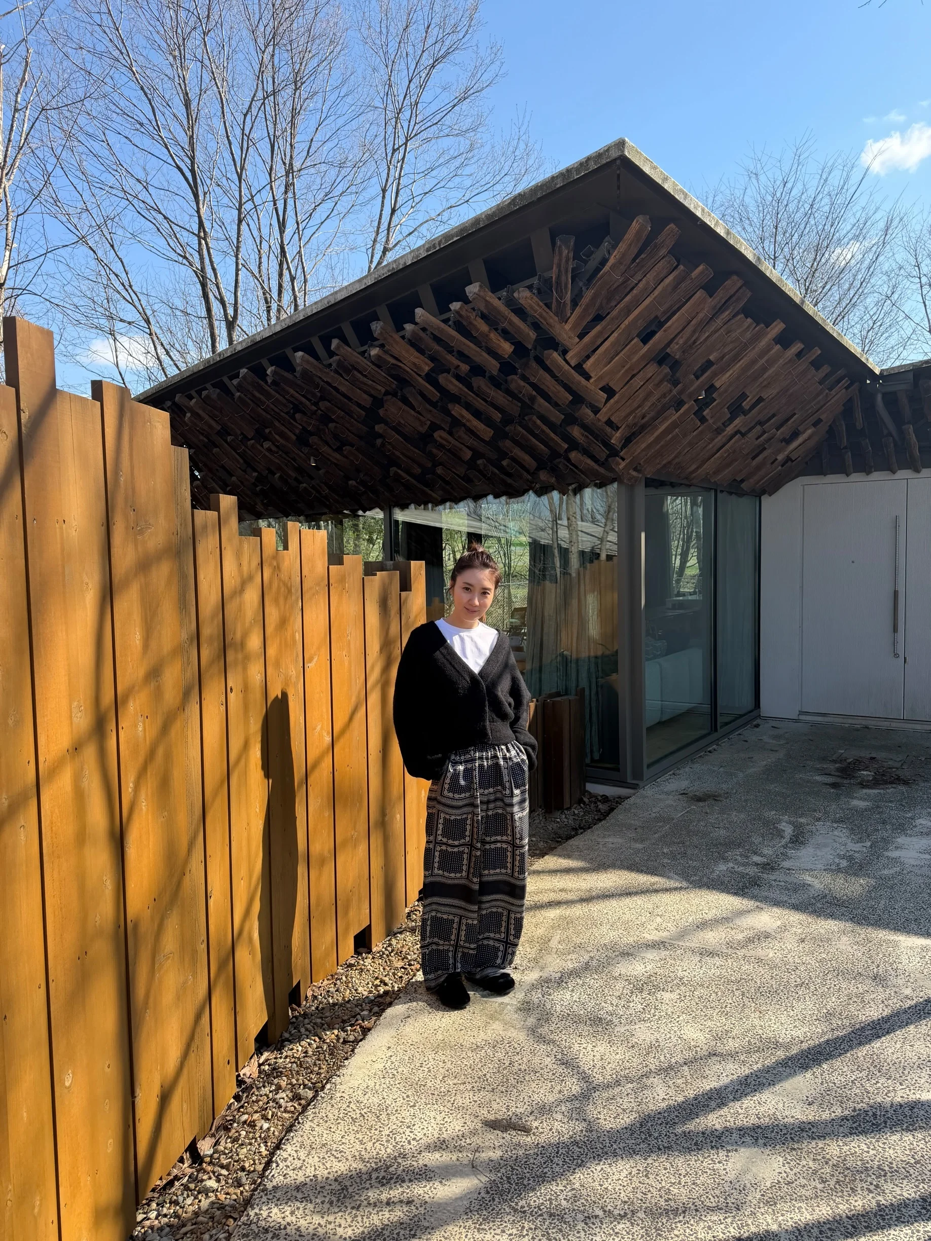 【人気エディター・東原妙子さんのホテル＆旅服】リラックス感ある着映え服で、スノーピーク発の“ミシュランホテル”を楽しむ旅_1_12-2