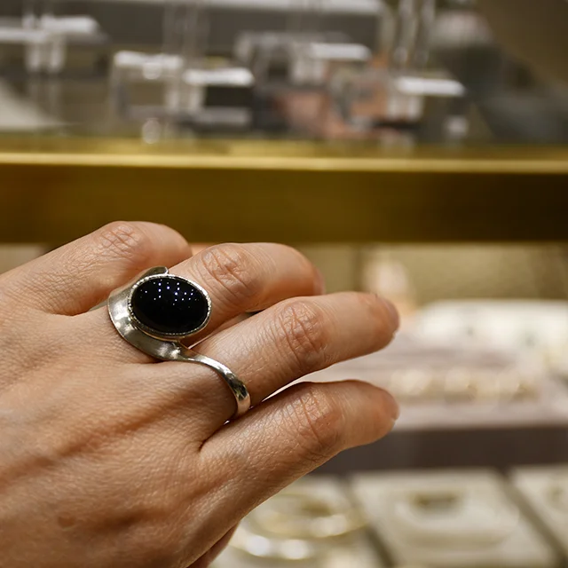 VVジュエリー、大人かわいいジュエリー、シルバージュエリーオニキスアイテム