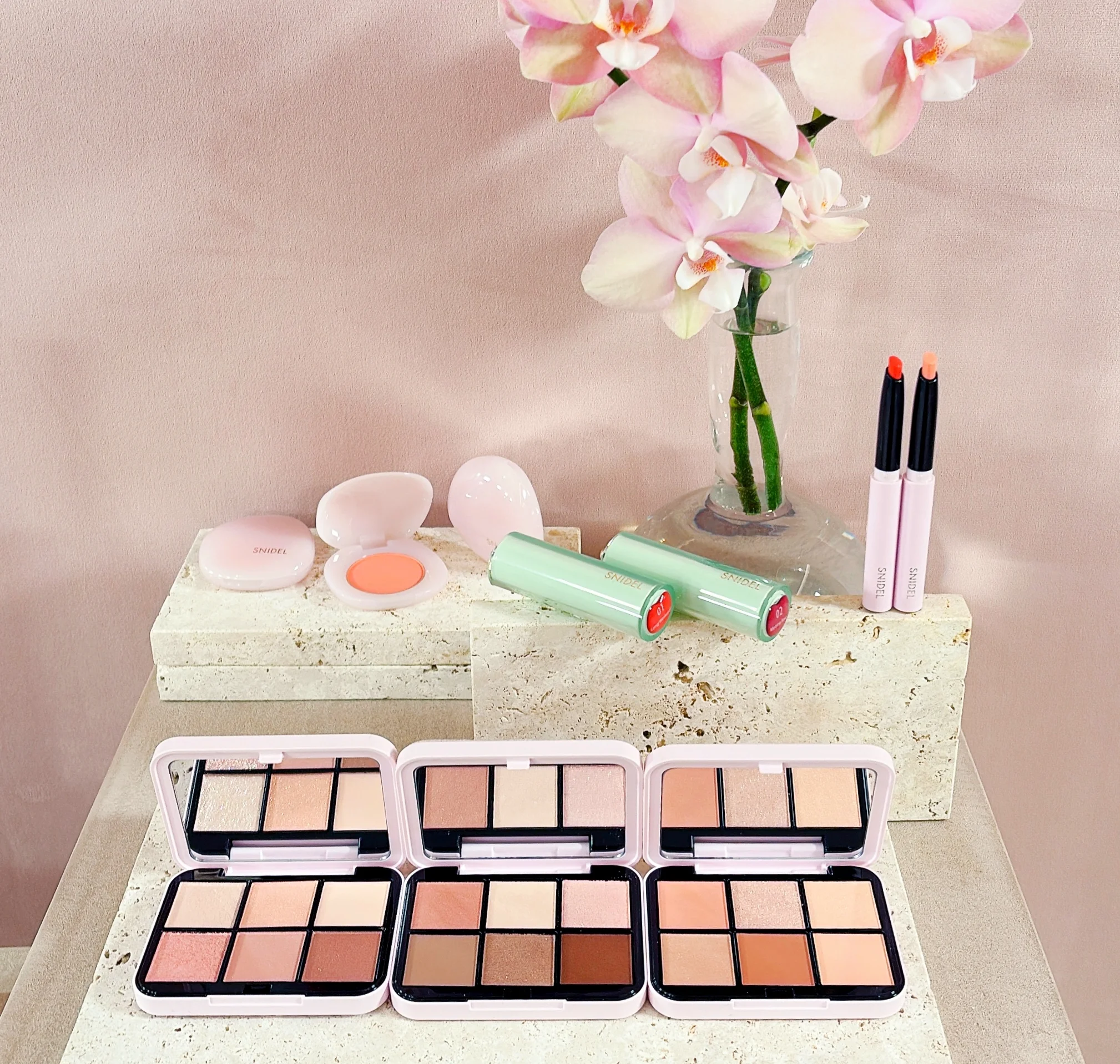 大人をトリコにする可愛い実力派「スナイデル ビューティ」の春新色が期待を超えてきた【マーヴェラス原田の40代本気美容 #970】 