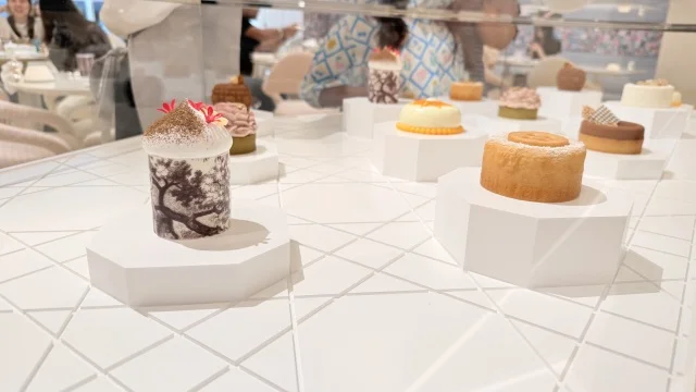カフェディオールのショーケース