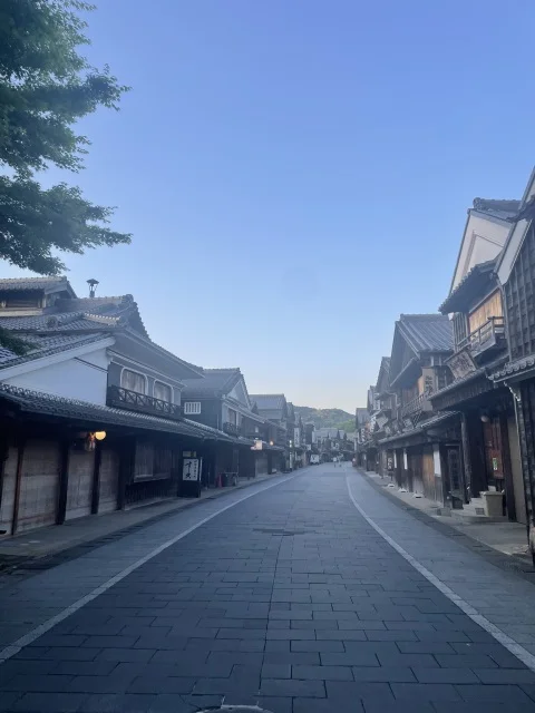 早朝のおかげ横丁