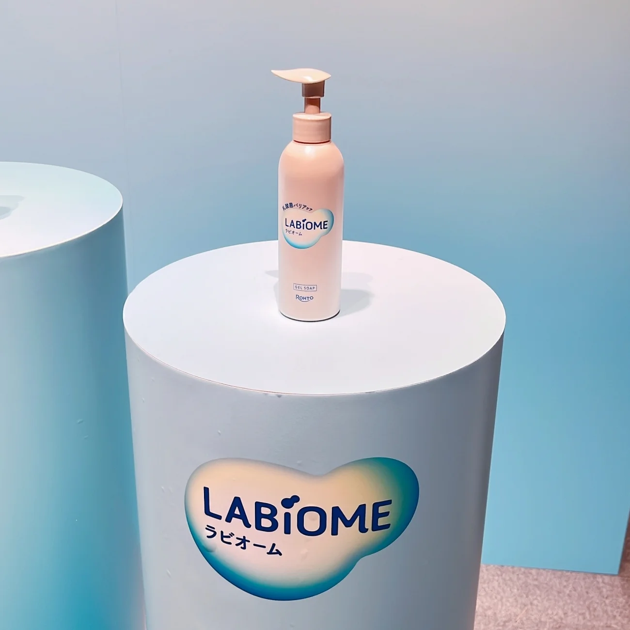 おすすめ ロート製薬の新フェムケアブランド・ラビオーム(LABiOME)。昨年2024年12月からECで先行、今年の春から全国発売がスタートしています。 フェムケア