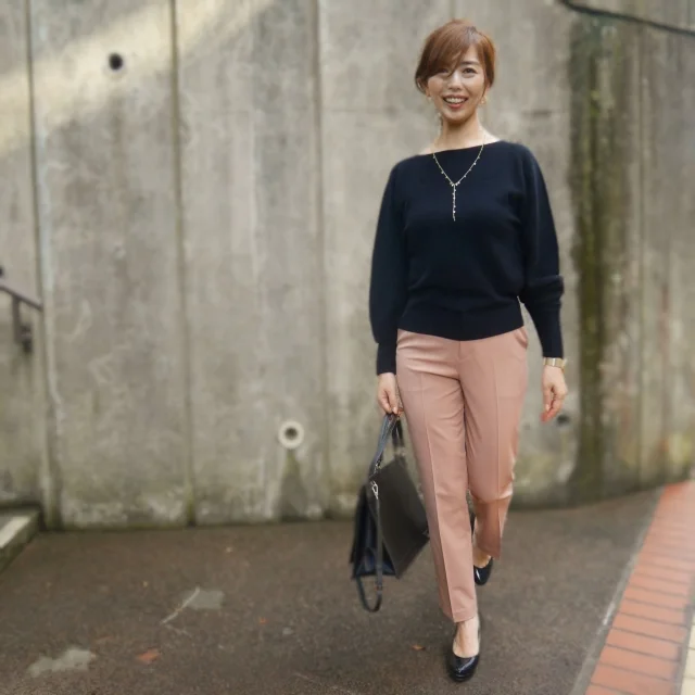 ユニクロ 美シルエットなスマートパンツで秋コーデ | ファッション誌