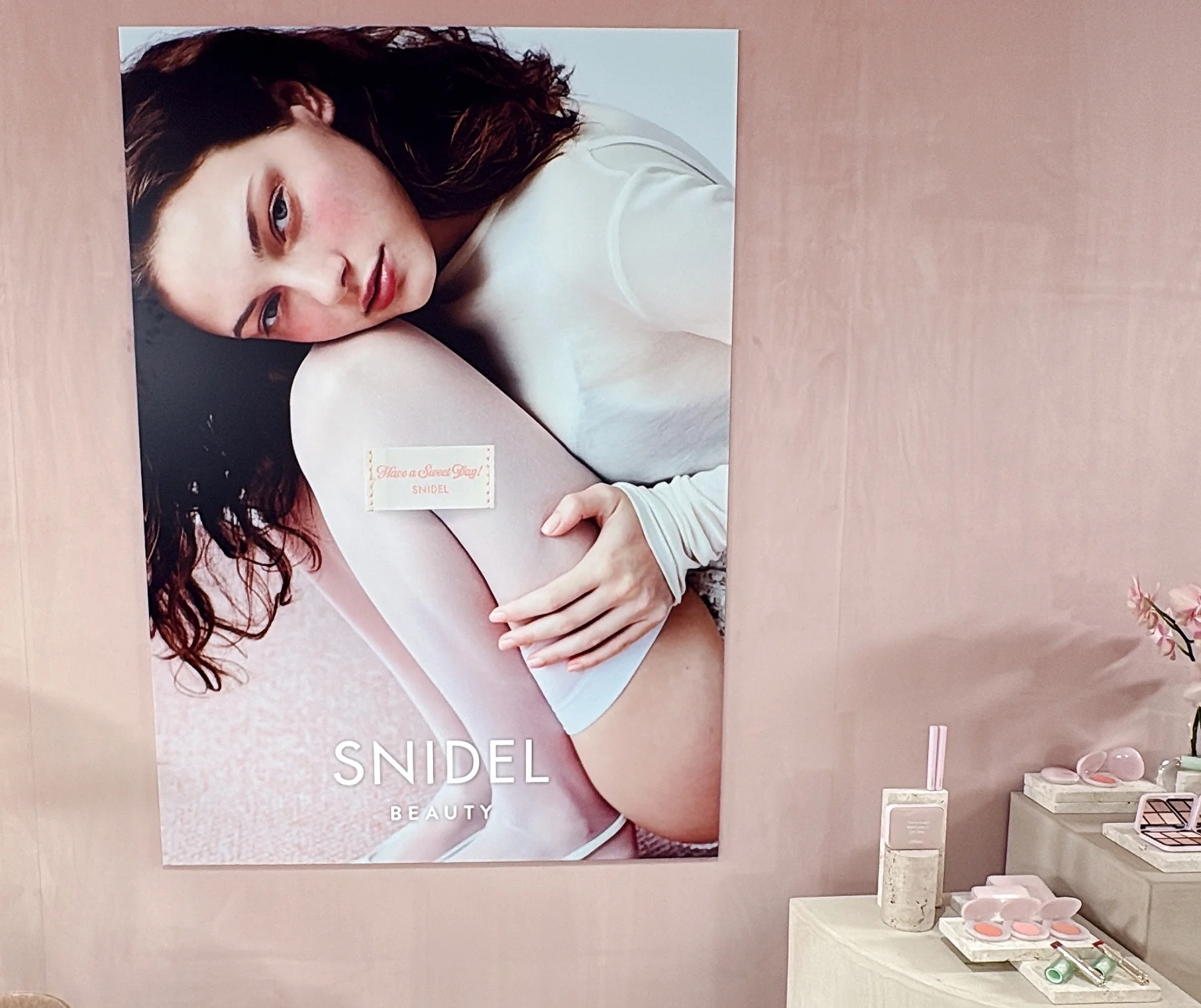 スナイデル ビューティの春夏コレクションは、2026年の元旦に発売。先日開催されたローンチイベントに行ってきました。今回も可愛さ全開、しかも使いやすいカラーが勢ぞろい。