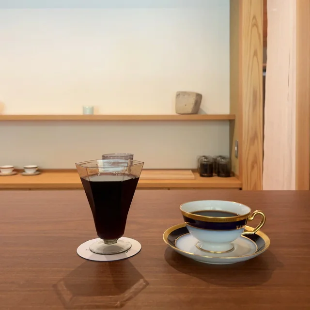 【鈍考／喫茶 芳】京都の檜林に囲まれた完全予約制の私設図書室_1_4-2