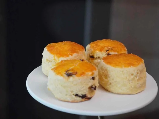 自家製スコーン（プレーン・レーズン）