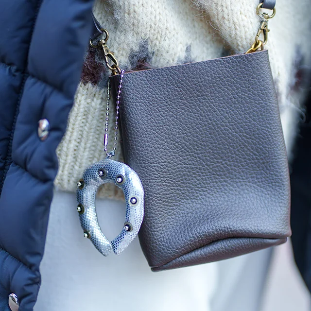 batonerニットのコーディネート　capehorn ダウンコーデ　40代きれいめコーデ　50代きれいめコーデ　ホワイトパンツコーデ