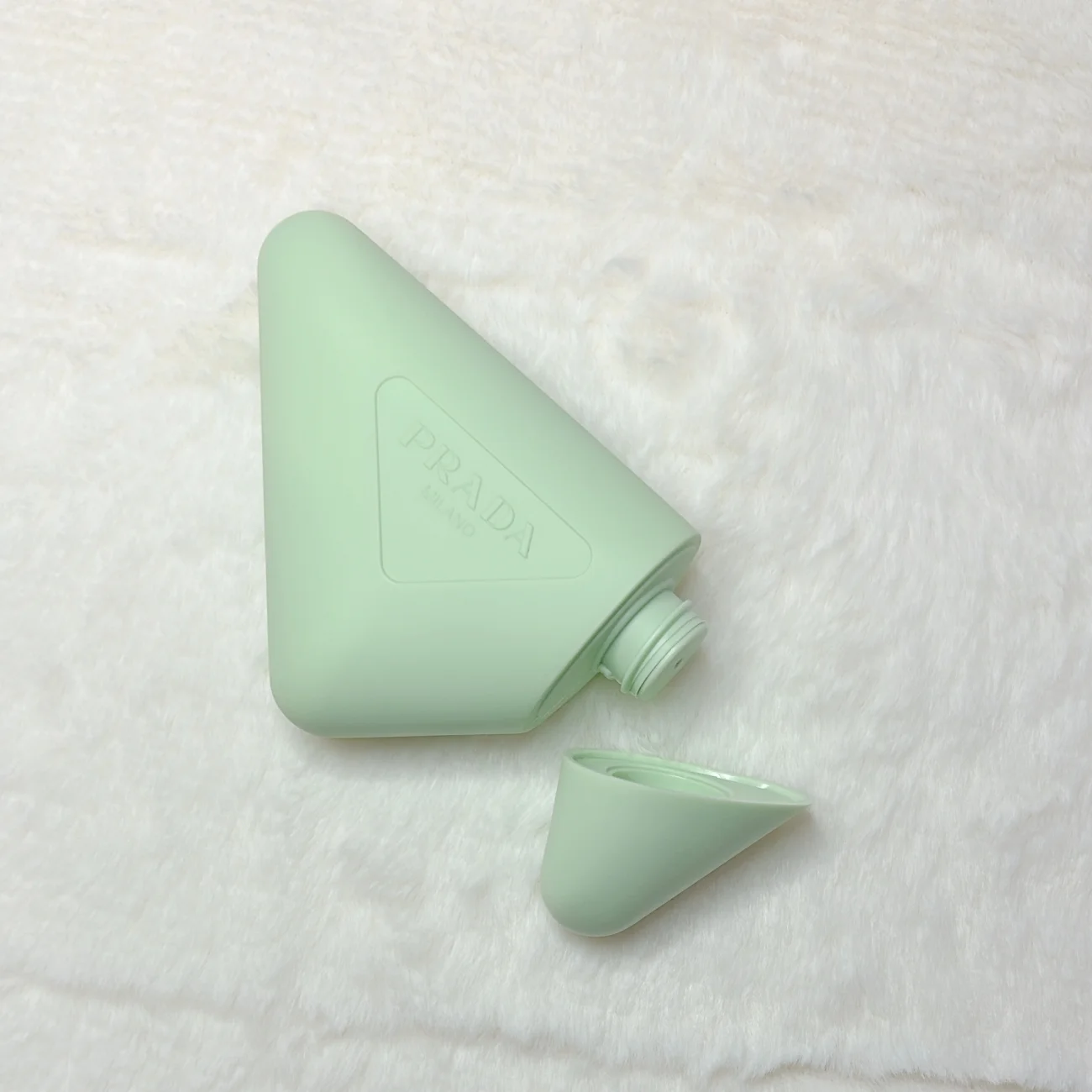 2025 秋新色 PRADA ハンドクリーム