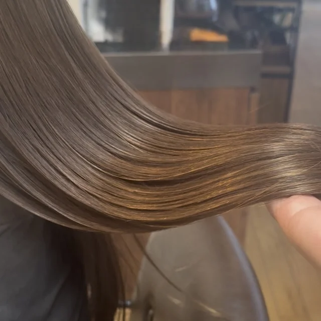 【40代ヘアスタイル】梅雨時期の湿気対策にはやっぱりこれ!_1_5