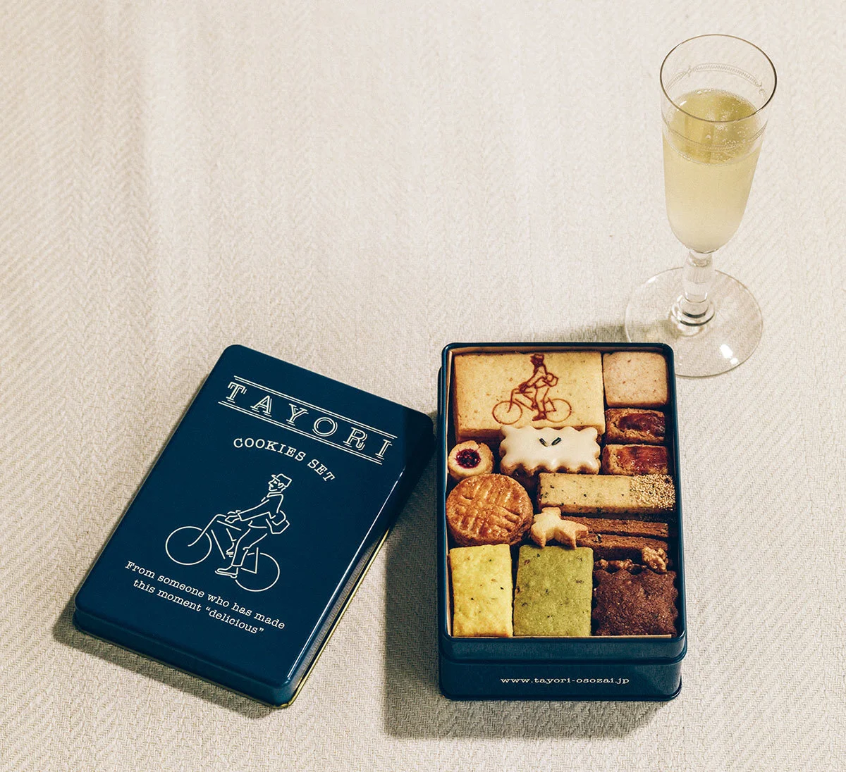 TAYORI BAKE　「オリジナルクッキー缶-紺-」￥3,500