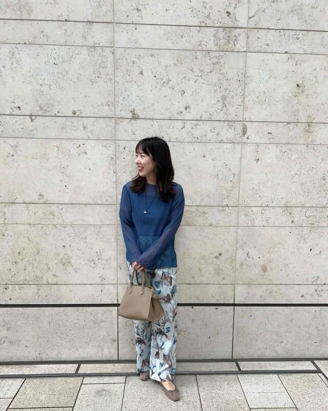 夏らしくシアートップスで。