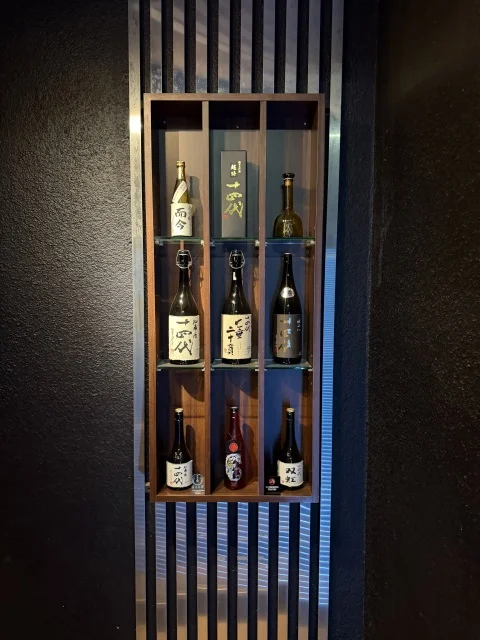 大人女子の隠れ家『頑固おやじ』で、名物“箱ウニ”と極上の日本酒に酔いしれる夜_1_1-2