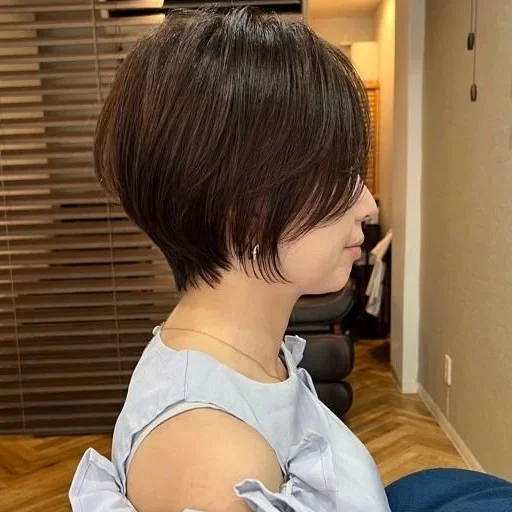 後ろから見た 人気ヘアスタイル7位の髪型