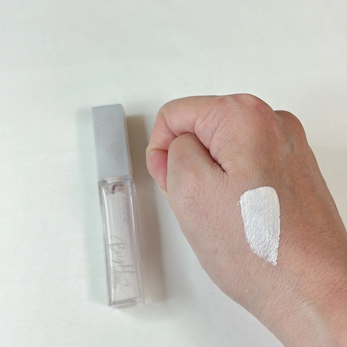 2025 秋 新作 プチプラコスメ セザンヌ ブライトカラーシーラー 新1色 00メリハリホワイト SPF31 PA+++ UV耐水性★★ ¥748/セザンヌ化粧品<12月上旬より先行発売予定>