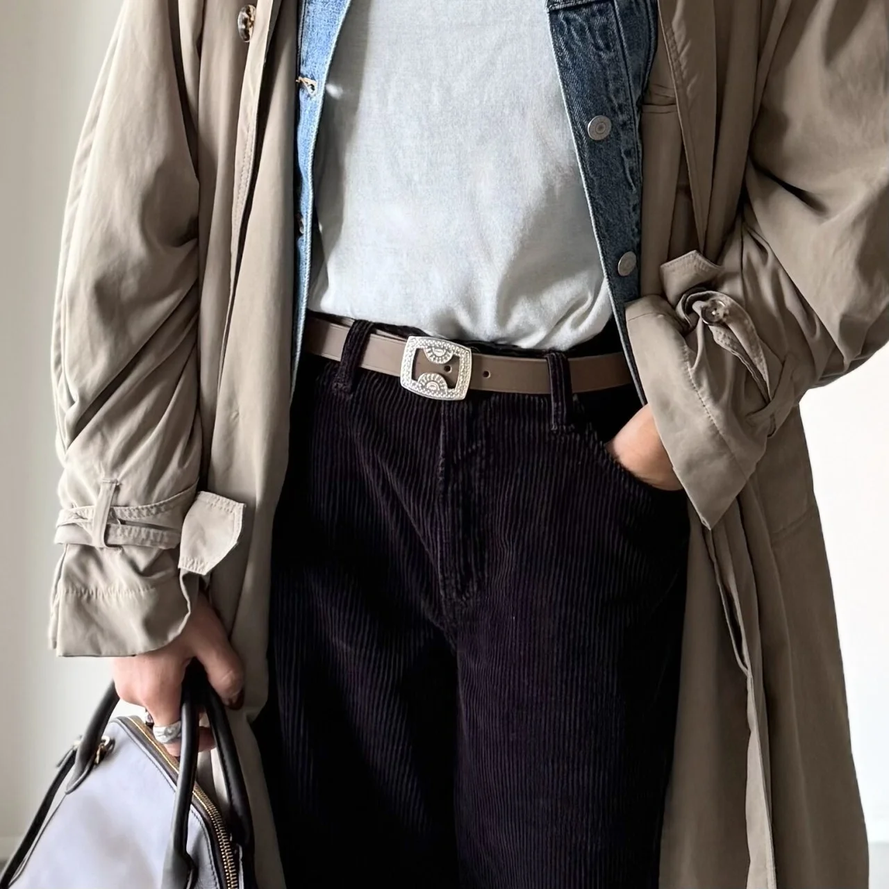 坪田あさみ　ノアークのライトブラウンのベルトのコーデ