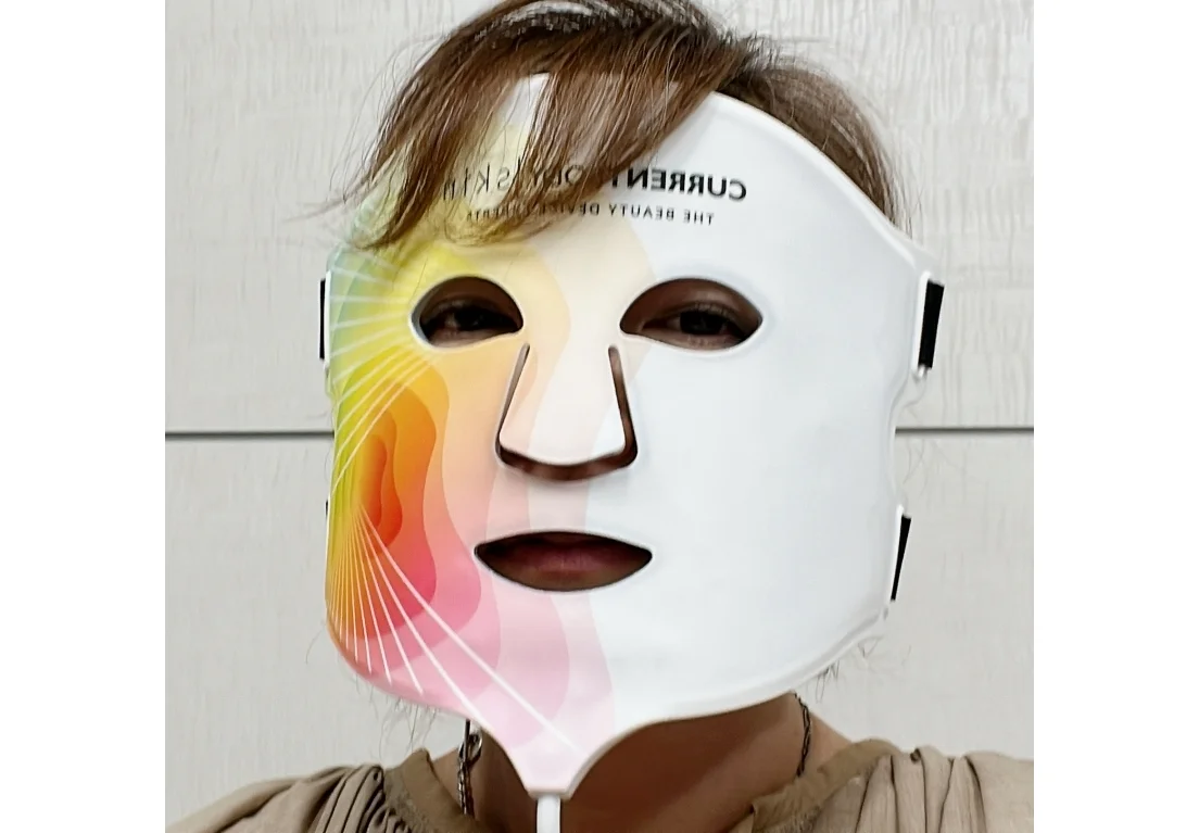 CurrentBody Skin LED 4イン1 マスク　カレントボディ　実際に顔にセットした写真