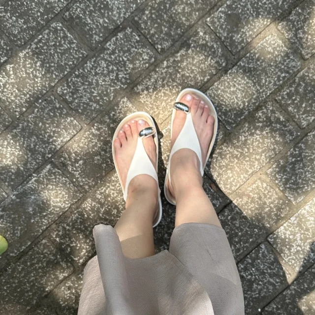 大人可愛いは“指先”と“頬”から!_1_2