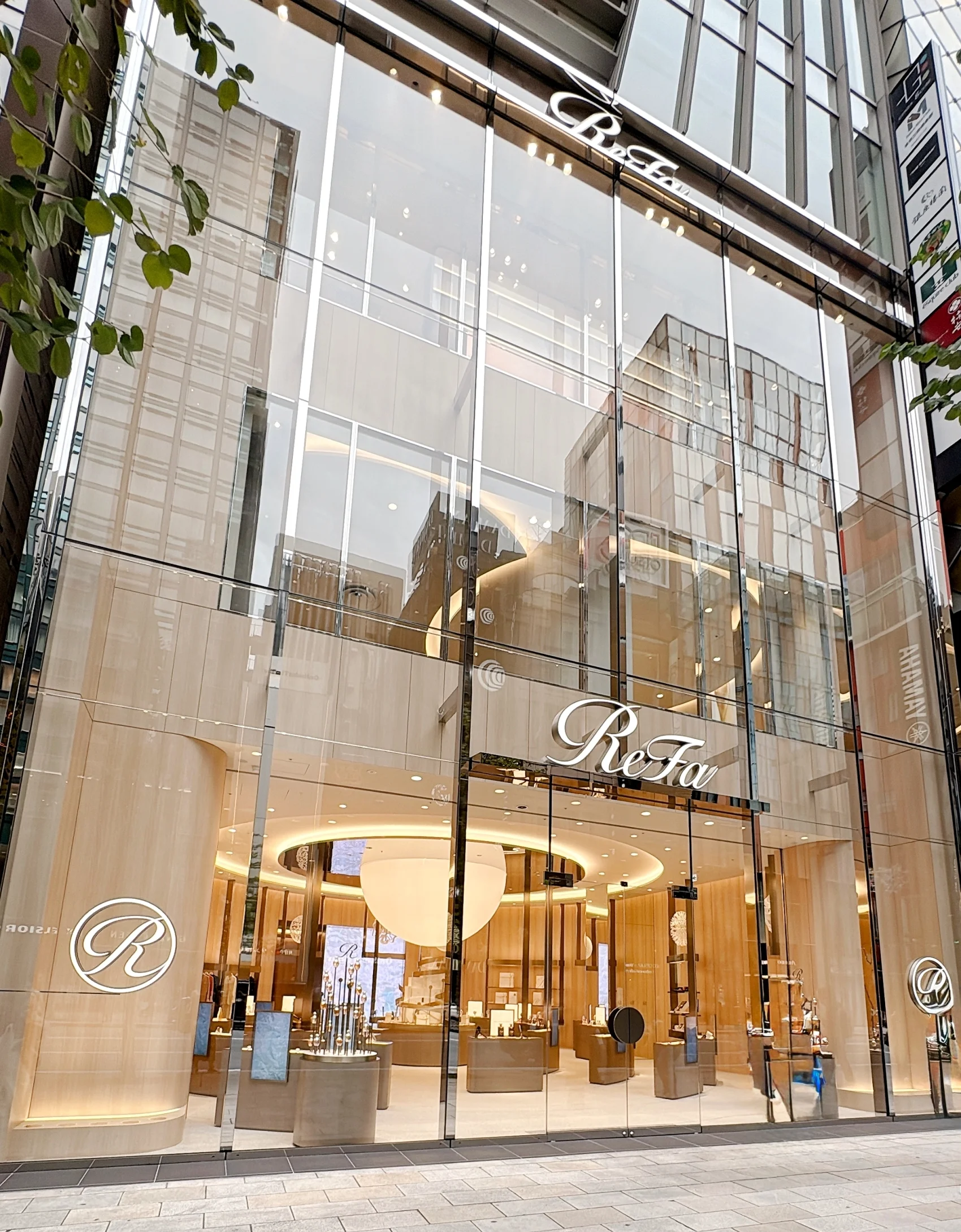 ReFa リファ GINZA 銀座　旗艦店　銀座の最新スポット「ReFa GINZA」に潜入　外観