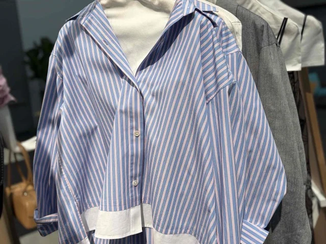 ストライプシャツといえばブルー