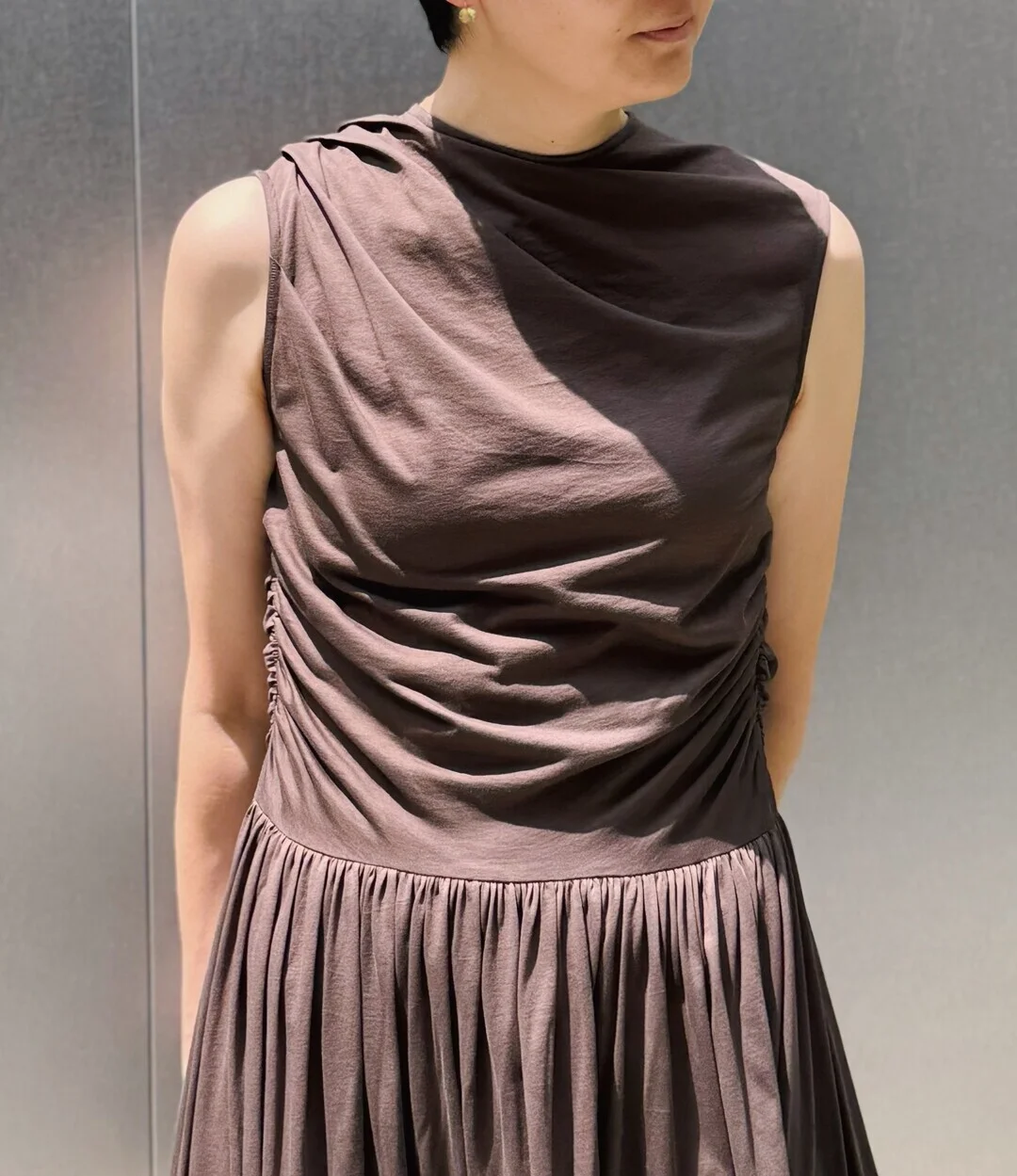 アンスクリアのワンピースの前身頃　Light jersey Dress