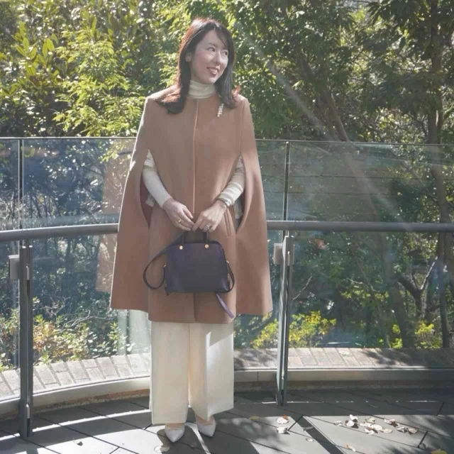 キャメルのケープコートとの相性も抜群！